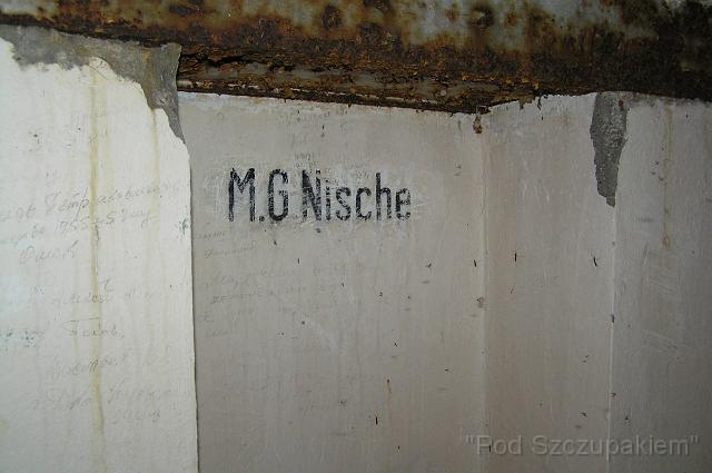 06_2007_5035641.jpg - The machine-guns niche (german "MG Nische"). On the left Russian inscriptions.