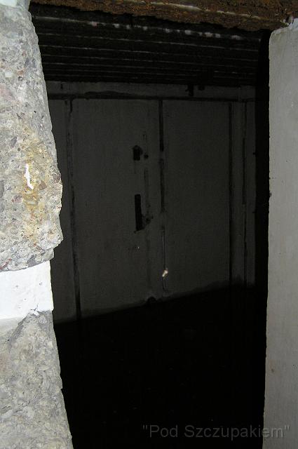 07_2007_5035644.jpg - On the left side in the middle is the entrance to another small room - but NOTE! Do not enter there!